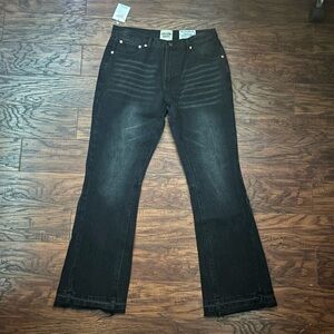 Black gallery dept Flared Jeans
Dm for any questions
Ship same day or next day